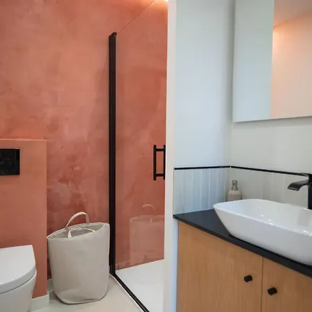 Guestready - Spacious Comfort With Sunny Garden Niza